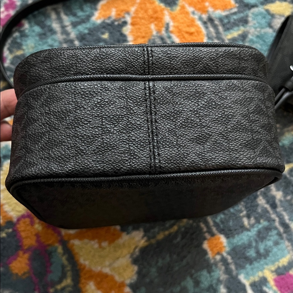 Michael Kors signature chain crossbody bag with wallet. Like new. - Picture 5 of 12